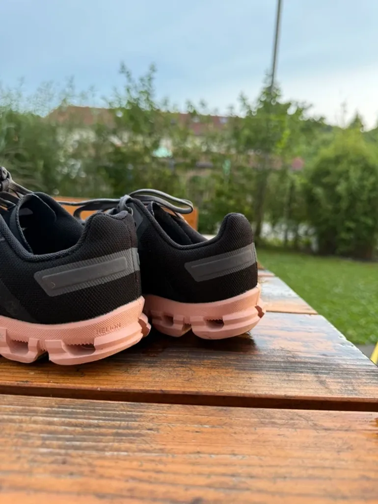 Tweedehands On Running Cloud Tec bike — afbeelding 3 van 8