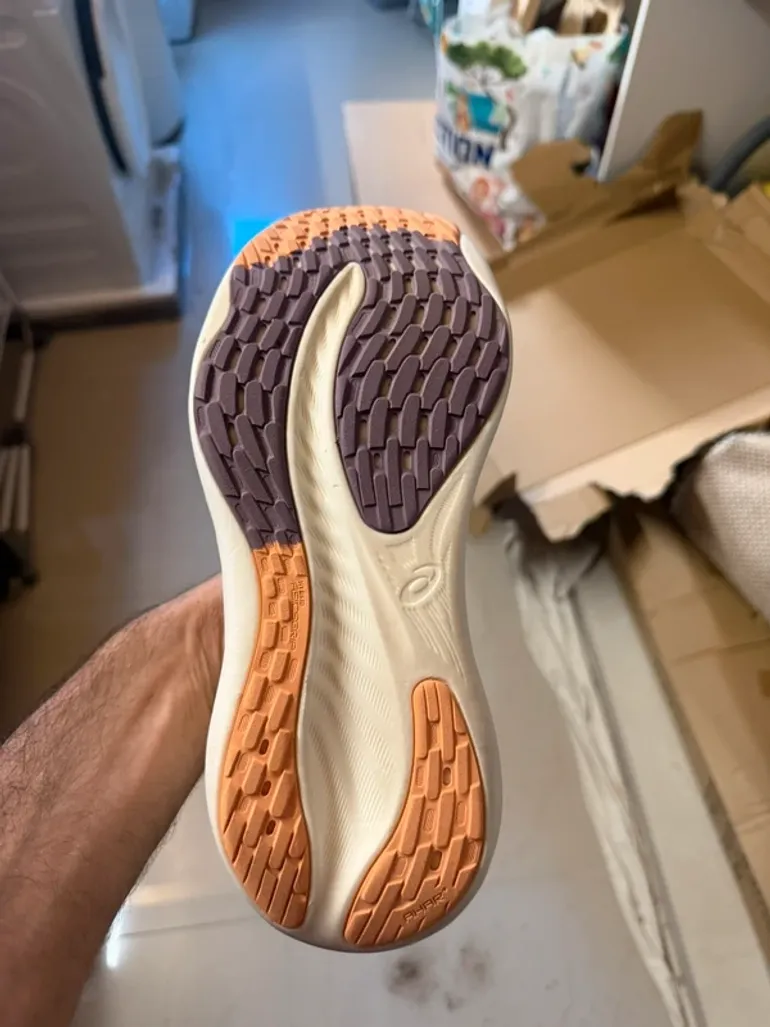 Used Asics Gel Nimbus 26 bike — image 3 of 5