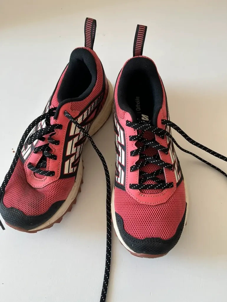 Used Salomon Trailrunning Shoes bike — image 2 of 3