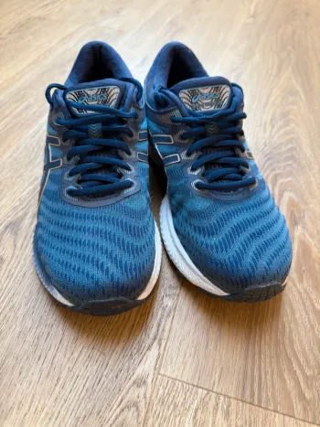 Used Asics Gel Nimbus 22 bike — image 2 of 4
