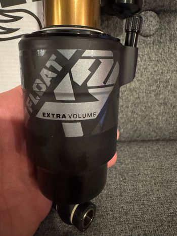 Używany Fox Float X2 Factory 205x65 2025 bike — zdjęcie 5 z 8