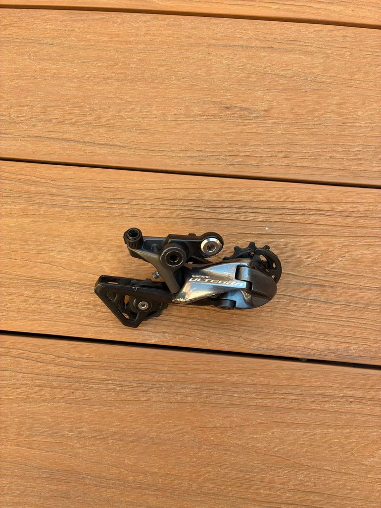 Used Shimano Ultegra RD-R8000 Rear Derailleur bike — image 1 of 5