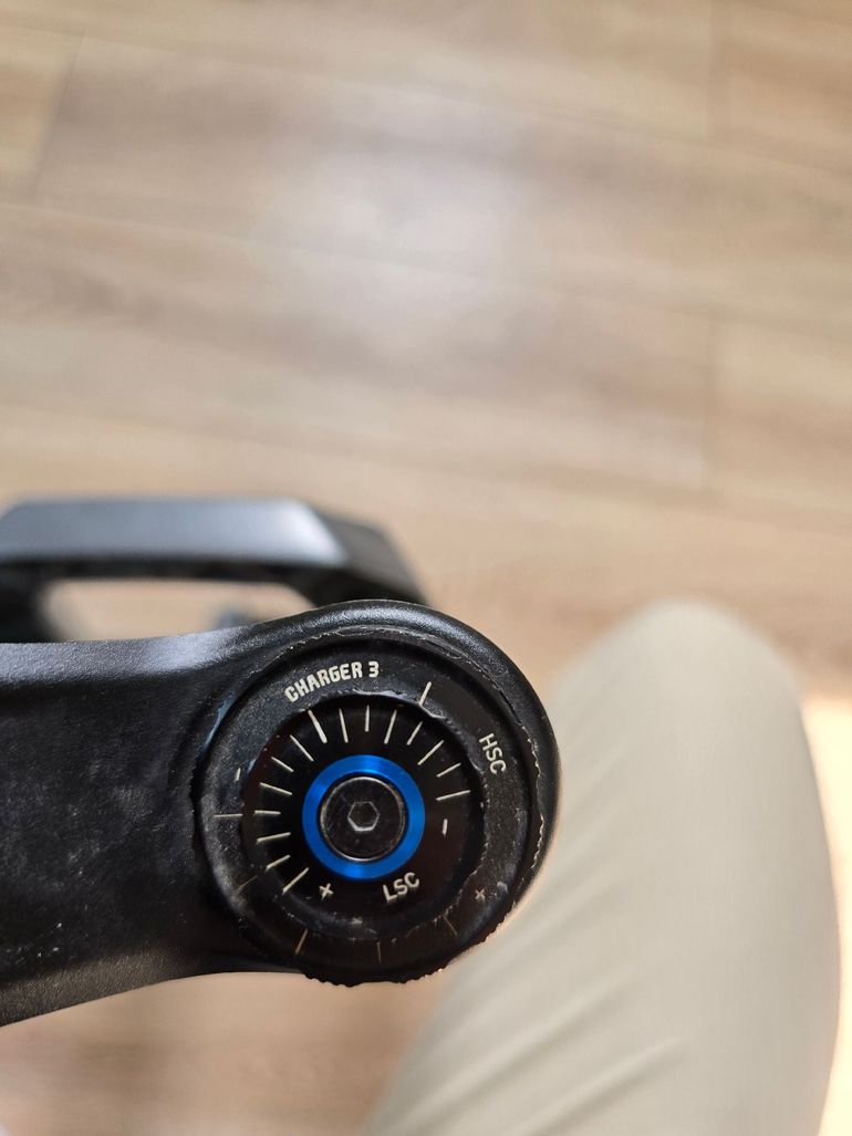 Używany RockShox ZEB Ultimate 3.0 – SKF Seals – Recently Serviced – Fender Included 2023 bike — zdjęcie 4 z 9