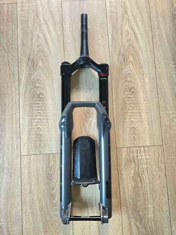 Used RockShox ZEB Ultimate 3.0 – SKF Seals – Recently Serviced – Fender Included 2023 bike