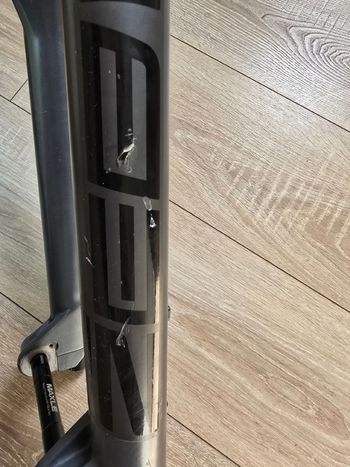 Używany RockShox ZEB Ultimate 3.0 – SKF Seals – Recently Serviced – Fender Included 2023 bike — zdjęcie 5 z 9