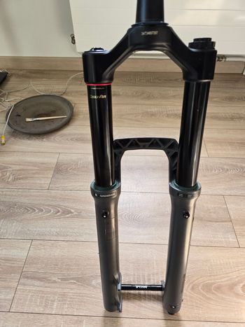 Używany RockShox ZEB Ultimate 3.0 – SKF Seals – Recently Serviced – Fender Included 2023 bike — zdjęcie 2 z 9