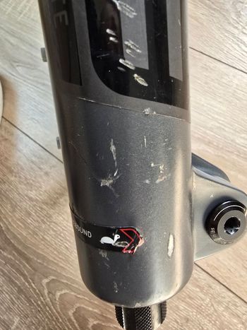 Używany RockShox ZEB Ultimate 3.0 – SKF Seals – Recently Serviced – Fender Included 2023 bike — zdjęcie 9 z 9