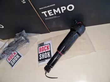 Käytetty RockShox Deluxe Select DebonAir 205x60 Trunnion 2026 bike