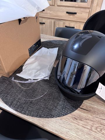 Gebrauchtes Specialized TT5 Helmet Taille M 2026 bike — Bild 1 von 4