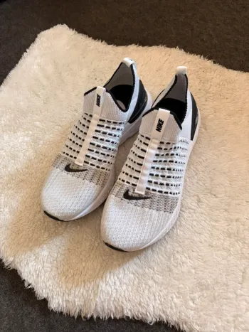 Brugt Nike React Laceless bike