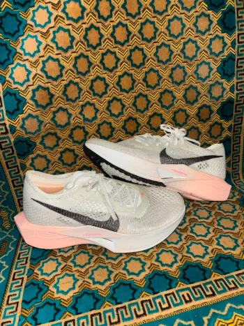 Used 100% Zoomx Vaporfly Next 3 bike — image 3 of 15