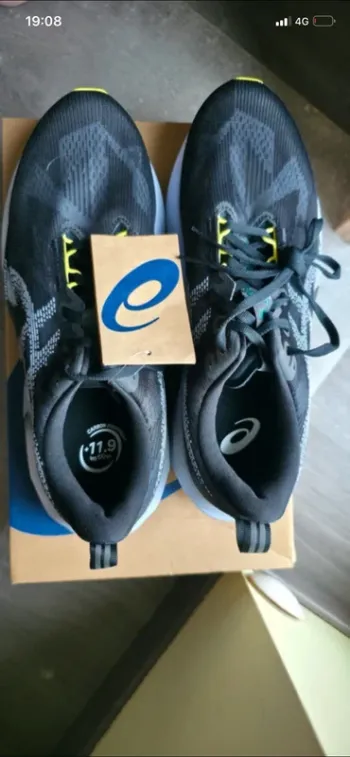 Tweedehands Asics Novablast 5 bike — afbeelding 3 van 8