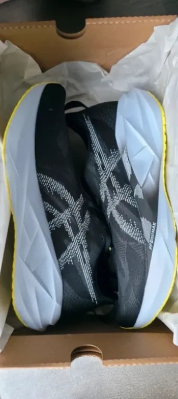 Tweedehands Asics Novablast 5 bike — afbeelding 8 van 8
