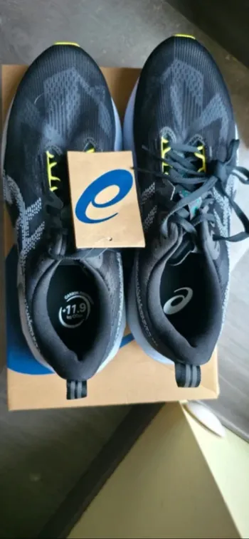 Tweedehands Asics Novablast 5 bike — afbeelding 2 van 8