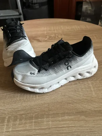 Gebrauchtes On Running On Shoes size 40 bike