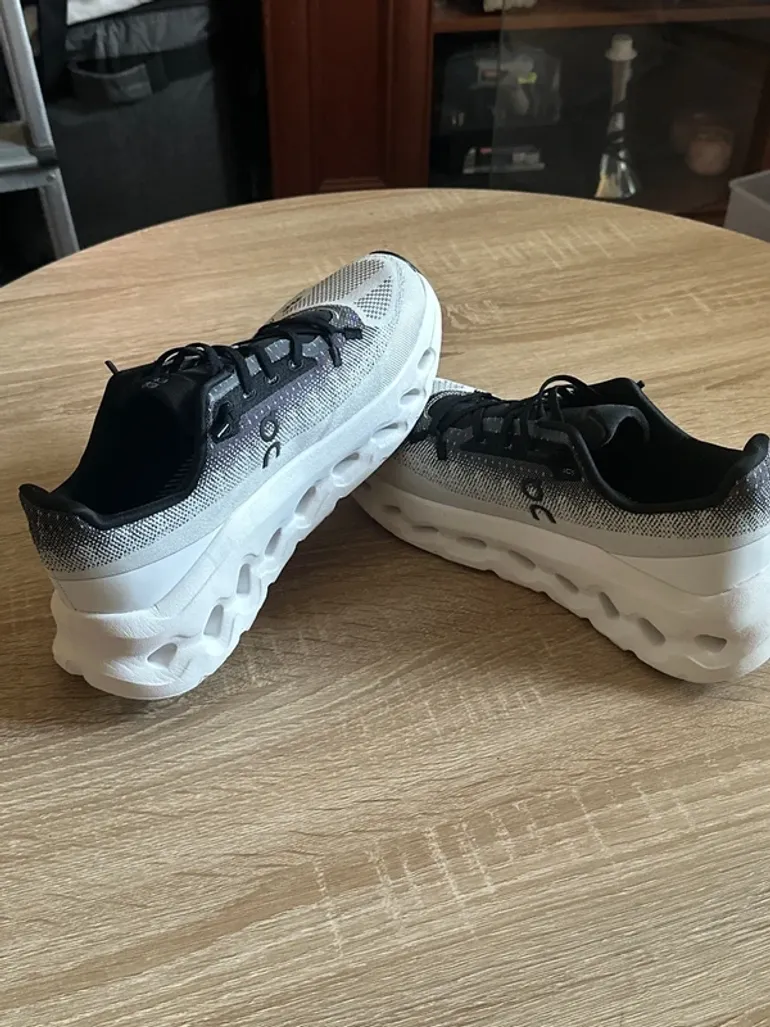 On Running On Shoes size 40 bike d'occasion — image 2 sur 3