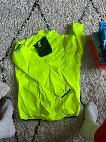 Tweedehands AGU Rainjacket bike — afbeelding 2 van 3