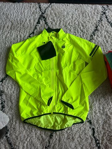 Używany AGU Rainjacket Cycling Clothing