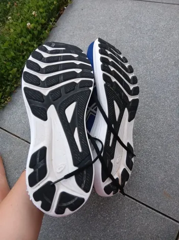 Used Asics GT-1000 13 bike — image 3 of 4