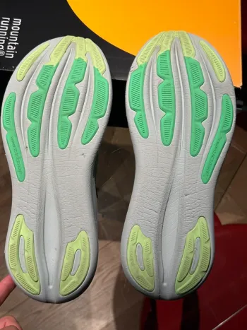 Used Asics Gel Nimbus 28 bike — image 4 of 7