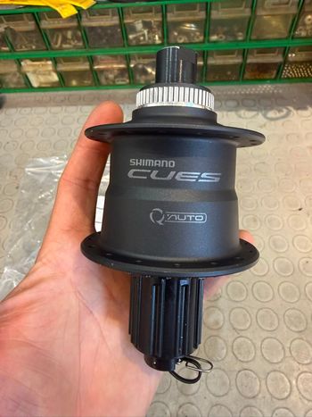 Used Shimano CUES QAUTO. 32H. FH-U6060. Di2. Dinamo. bike