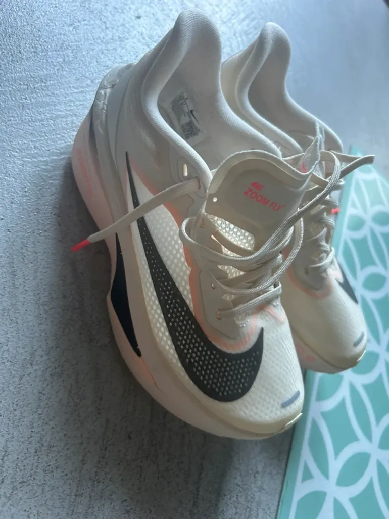 Używany Nike Zoom Fly 6 bike — zdjęcie 2 z 3