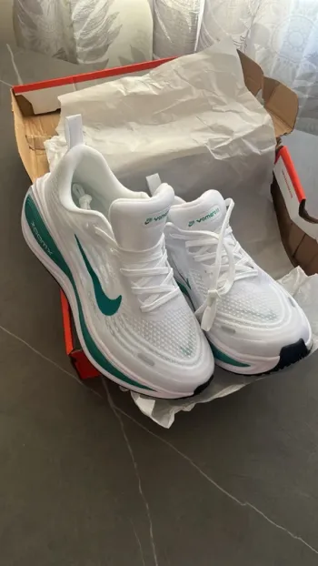 Nike Vomero PLUS bike usato — immagine 3 di 5
