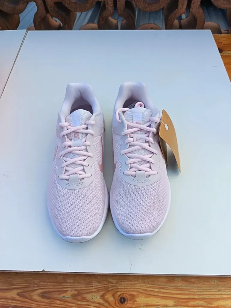 Used Nike Running Shoes bike — image 2 of 8