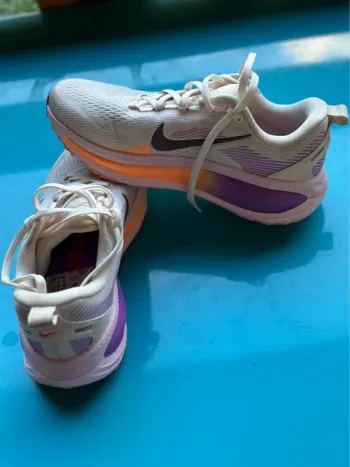 Tweedehands Nike Vomero bike — afbeelding 2 van 7