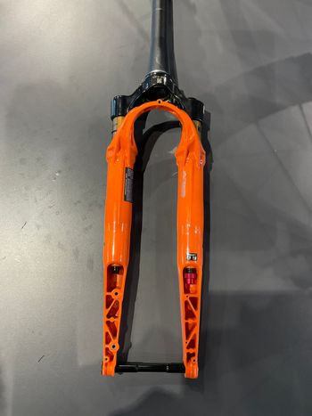 Brugt Fox Factory 32 Float AX 700 40 2022 bike — billede 2 af 5
