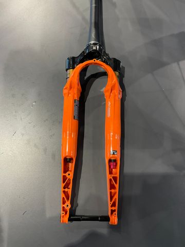 Brugt Fox Factory 32 Float AX 700 40 2022 bike — billede 2 af 5
