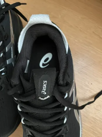 Asics Gel Nimbus 28 bike usato — immagine 3 di 4