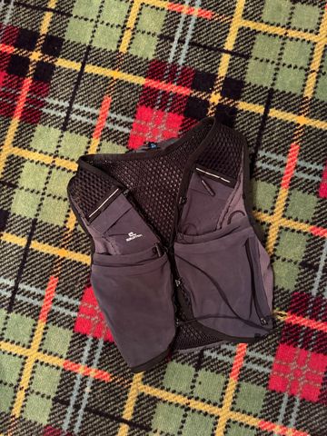Used Salomon Active Skin 4 Hydration Vest Running Accessories