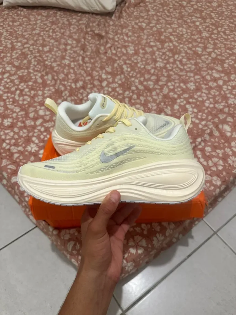 Nike Vomero Plus bike usato — immagine 3 di 5
