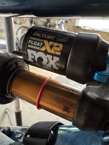 Tweedehands Fox Float X2 Factory 2023 bike — afbeelding 2 van 4