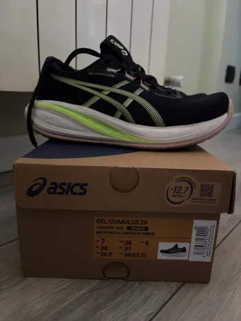 Used Asics Cumulus 28 bike