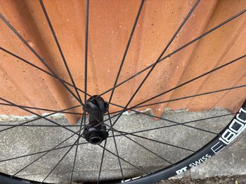 Używany Dt Swiss E1800 Wheel Pair bike — zdjęcie 4 z 5