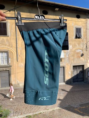 Używany Scott Shorts W’s RC Pro 2025 bike — zdjęcie 3 z 7