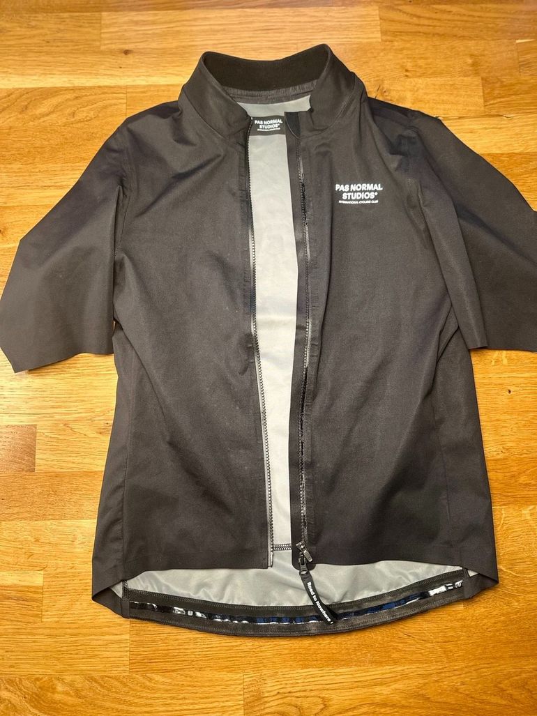 Brugt Pas Normal Studios Mechanism Pro Rain Jersey bike — billede 3 af 10