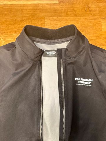 Brugt Pas Normal Studios Mechanism Pro Rain Jersey bike — billede 5 af 10