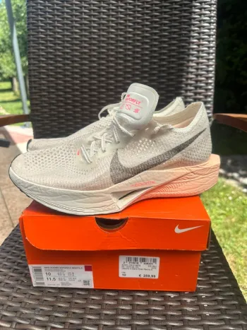 Used Nike Air Zoom Vaporfly 3 bike — image 2 of 11