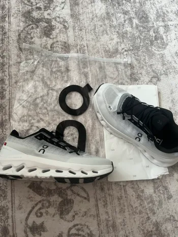 On Running On Sneaker bike usato