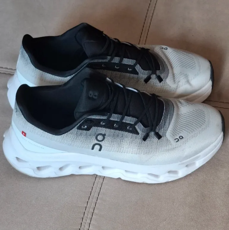On Running Cloud bike d'occasion — image 6 sur 7