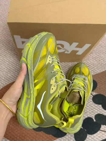 Hoka Satisfy x Running Shoes bike d'occasion — image 2 sur 8