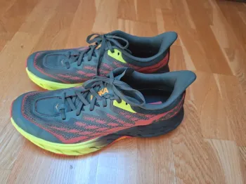 Gebrauchtes Hoka Speedgoat 5 bike
