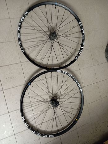 Mavic E-Deemax S30 Wheels 2024 bike usato