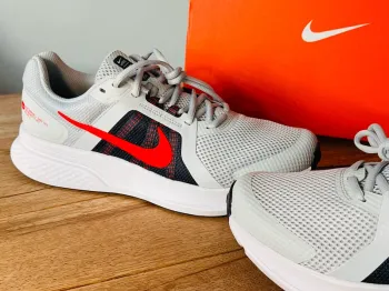Tweedehands Nike Run Swift 2 bike — afbeelding 3 van 8