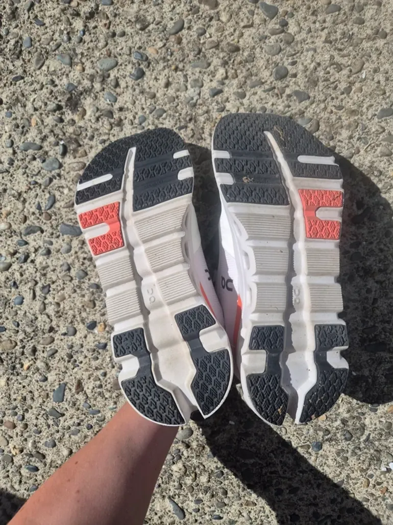 On Running On Cloud Running Shoes bike usato — immagine 4 di 6