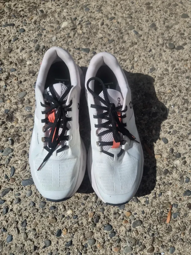On Running On Cloud Running Shoes bike usato — immagine 2 di 6
