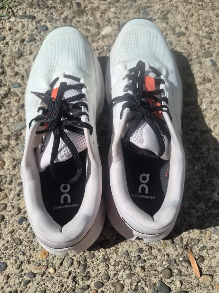 On Running On Cloud Running Shoes bike usato — immagine 3 di 6